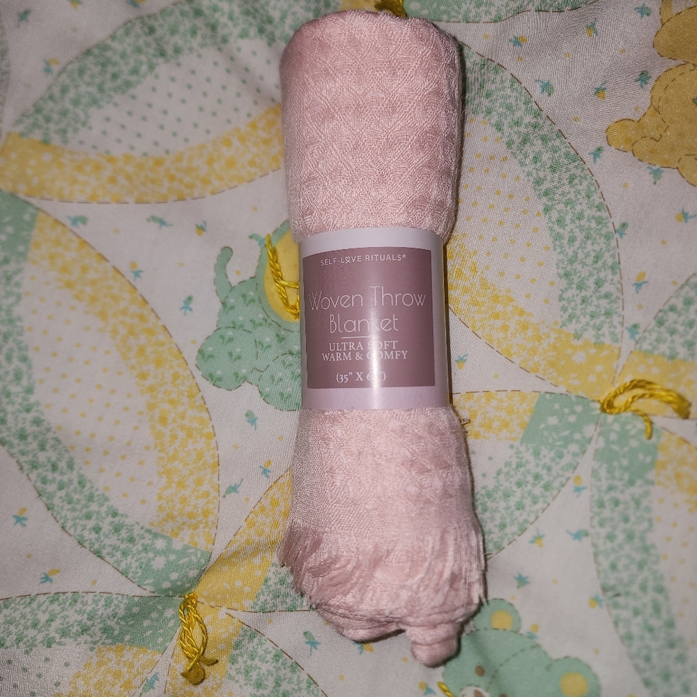 New Woven Throw Blanket 35 x 67 * Pink